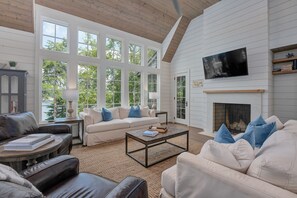 Smart TV, video games - *New Listing on Lewis Smith Lake - Lakestone Villa gorgeous 5BR custom home* (Bremen)