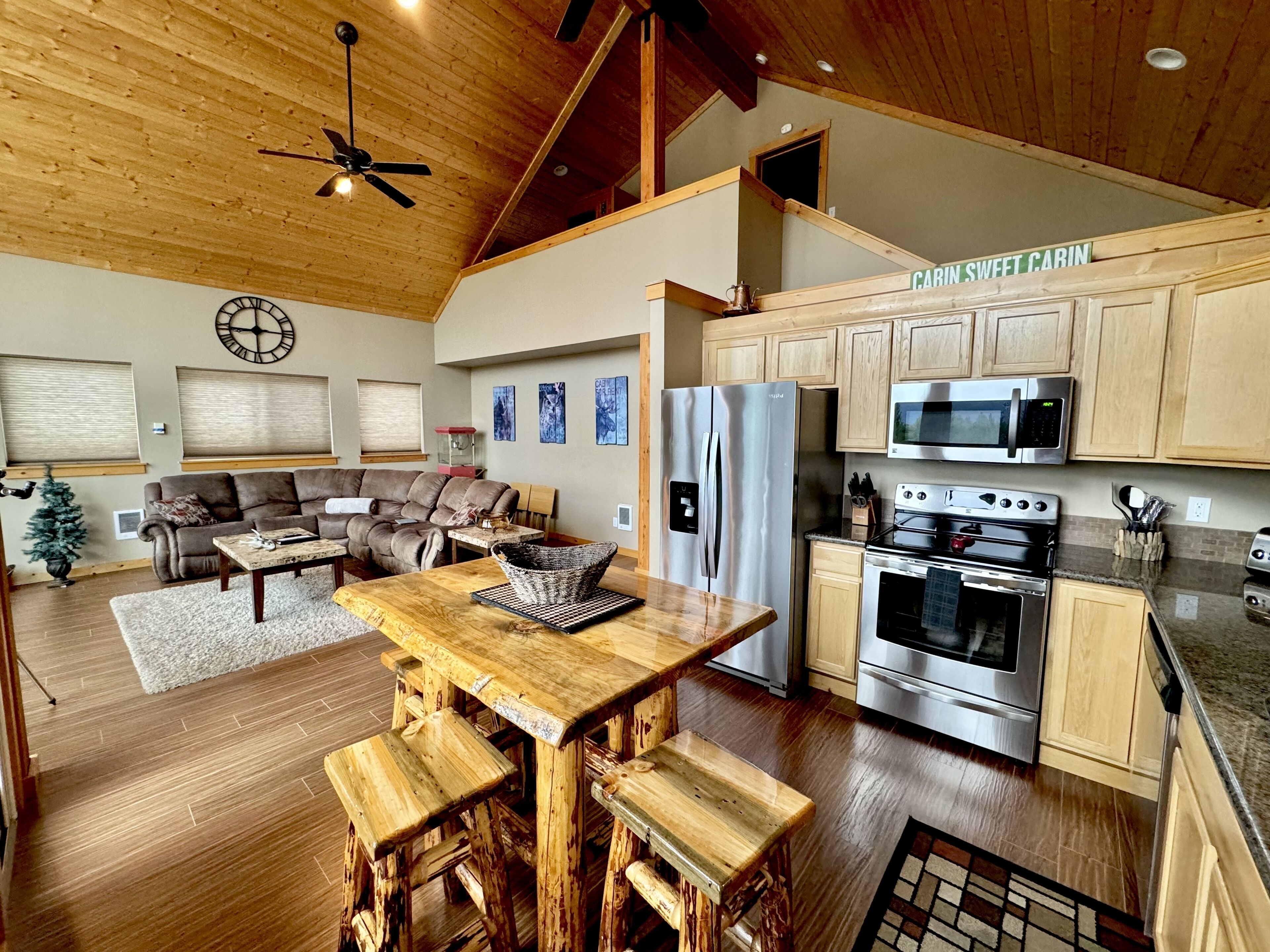 Roslyn Ridge Mountain Home - Family Friendly/Pool Access/Fire Pit/Sleeps 8 