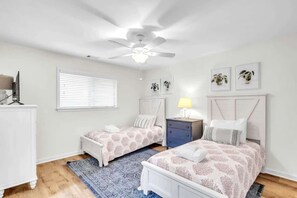 3 chambres, fer et planche à repasser, Wi-Fi gratuit, draps fournis
