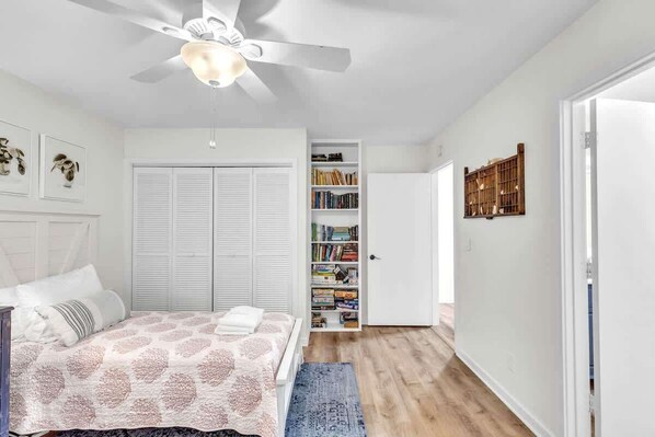 3 bedrooms, iron/ironing board, travel crib, free WiFi