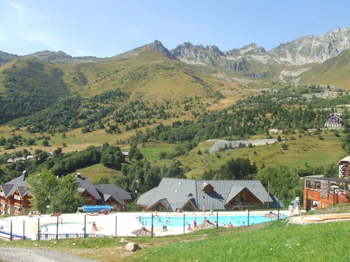 Renovated 4/6-person apartment in ST FRANCOIS LONGCHAMP, 80 m from a chairlift.