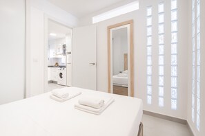 Fer et planche à repasser, Wi-Fi gratuit, draps fournis