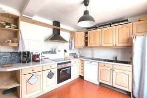 Refrigerador, microondas, horno y lavavajillas 