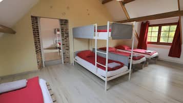 4 quartos, ferros/tábuas de passar roupa