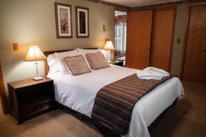 3 bedrooms, travel cot, free WiFi, bed sheets