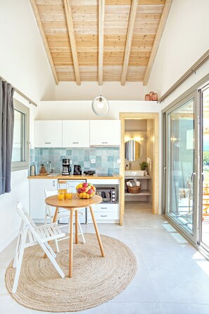 Fridge, microwave, oven, stovetop - Kumquart estate/ complex of 6 apartments comfort, privacy & Mediterranean charm (Corfu)