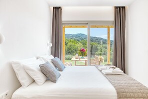 10 Schlafzimmer, Schreibtisch, Bügeleisen/Bügelbrett, Reisekinderbett
