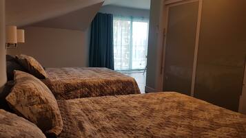 1 chambre, fer et planche à repasser, accès au Wi-Fi (inclus)