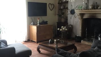TV, fireplace, offices