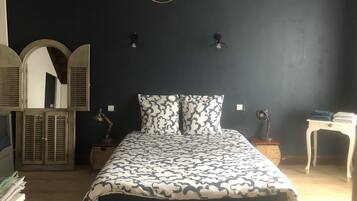 5 bedrooms, iron/ironing board, travel cot, free WiFi