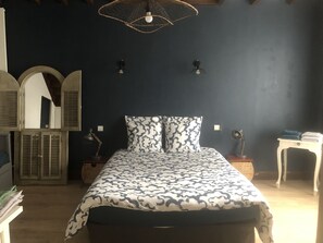 5 chambres, fer et planche à repasser, lit parapluie, Wi-Fi gratuit