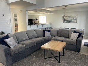 Smart TV, DVD player - Updated house on lagoon! Quick walk to the beach and beautiful water view! (Gulf Shores)