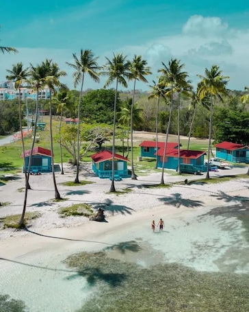 Beach nearby, sun-loungers, beach towels. 2 bedroom Villa with Pool and Stunning Ocean Views.