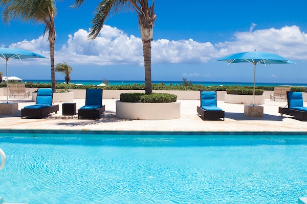 2 piscinas al aire libre