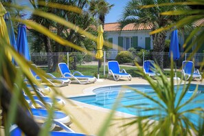 Outdoor pool, a heated pool - Le Petit Bois (Sainte-Marie-de-Re)