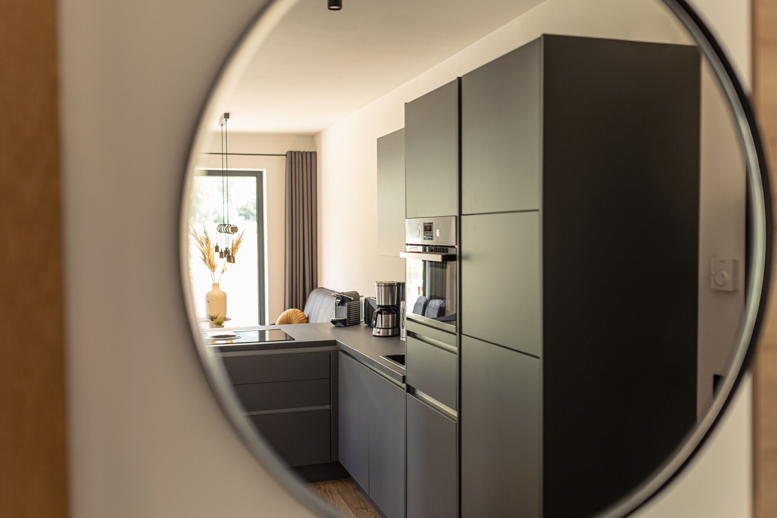 Fridge, oven, dishwasher, coffee/tea maker