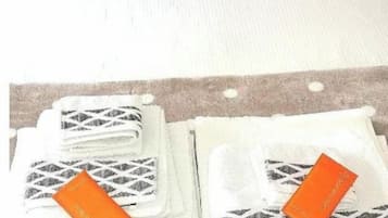 1 chambre, fer et planche Ă  repasser, Wi-Fi gratuit, draps fournis
