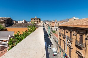 Property grounds - AT THE ARTIST 'S HOME (Palermo)