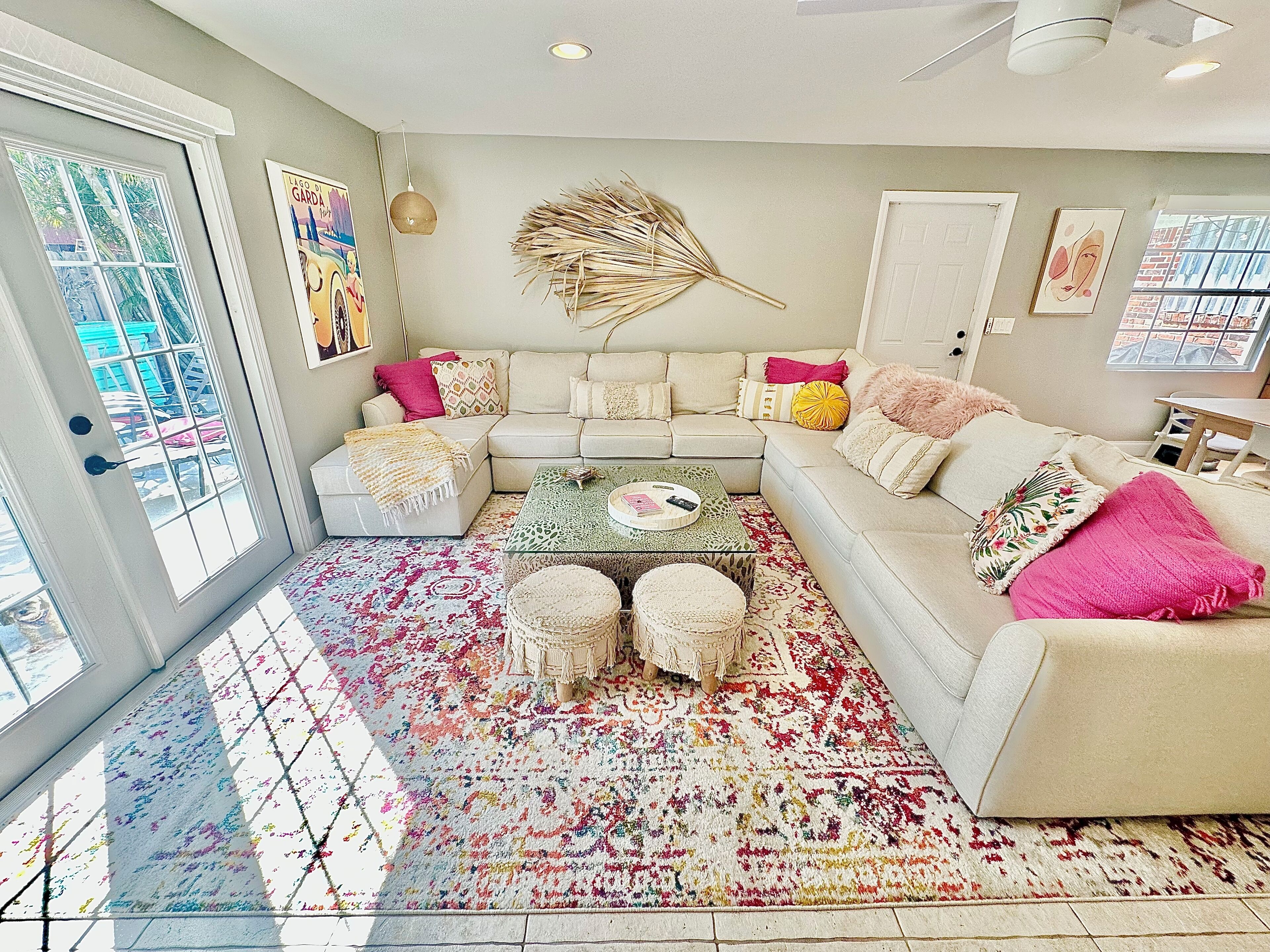 TV connectée, livres, médiathèque, chaîne hi-fi