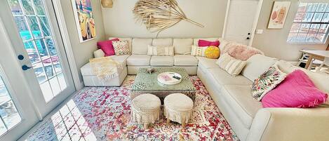 Älytelevisio, kirjoja, musiikkikirjasto, stereot