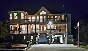 Exterior - 7 Bed 5 Bath Newly Renovated Beach Getaway only 500 feet to the Beach (Corolla)