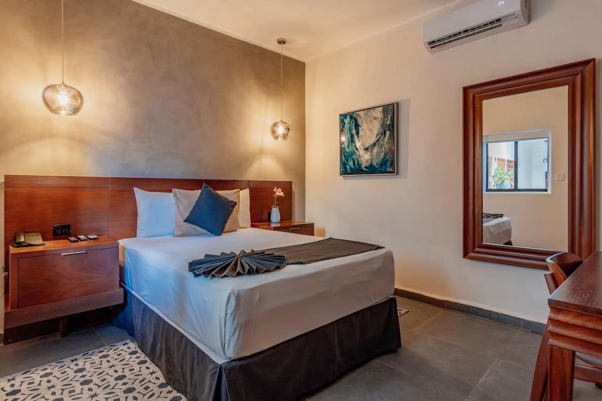 Deluxe Room | Premium bedding, in-room safe, desk, blackout drapes