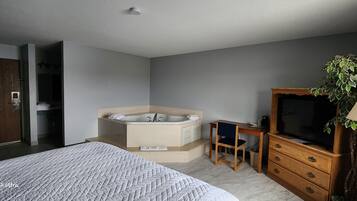 Premium bedding, desk, blackout curtains, free WiFi