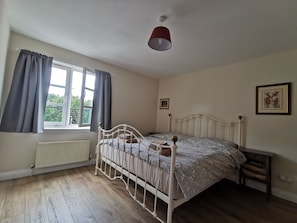 2 chambres, bureau, fer et planche à repasser, Wi-Fi gratuit