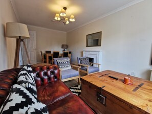 Smart TV, fireplace - 2 bed right on Leith Walk 15 min walk to Waverly ! (Edinburgh)