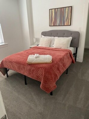 4 bedrooms, iron/ironing board, free WiFi, bed sheets