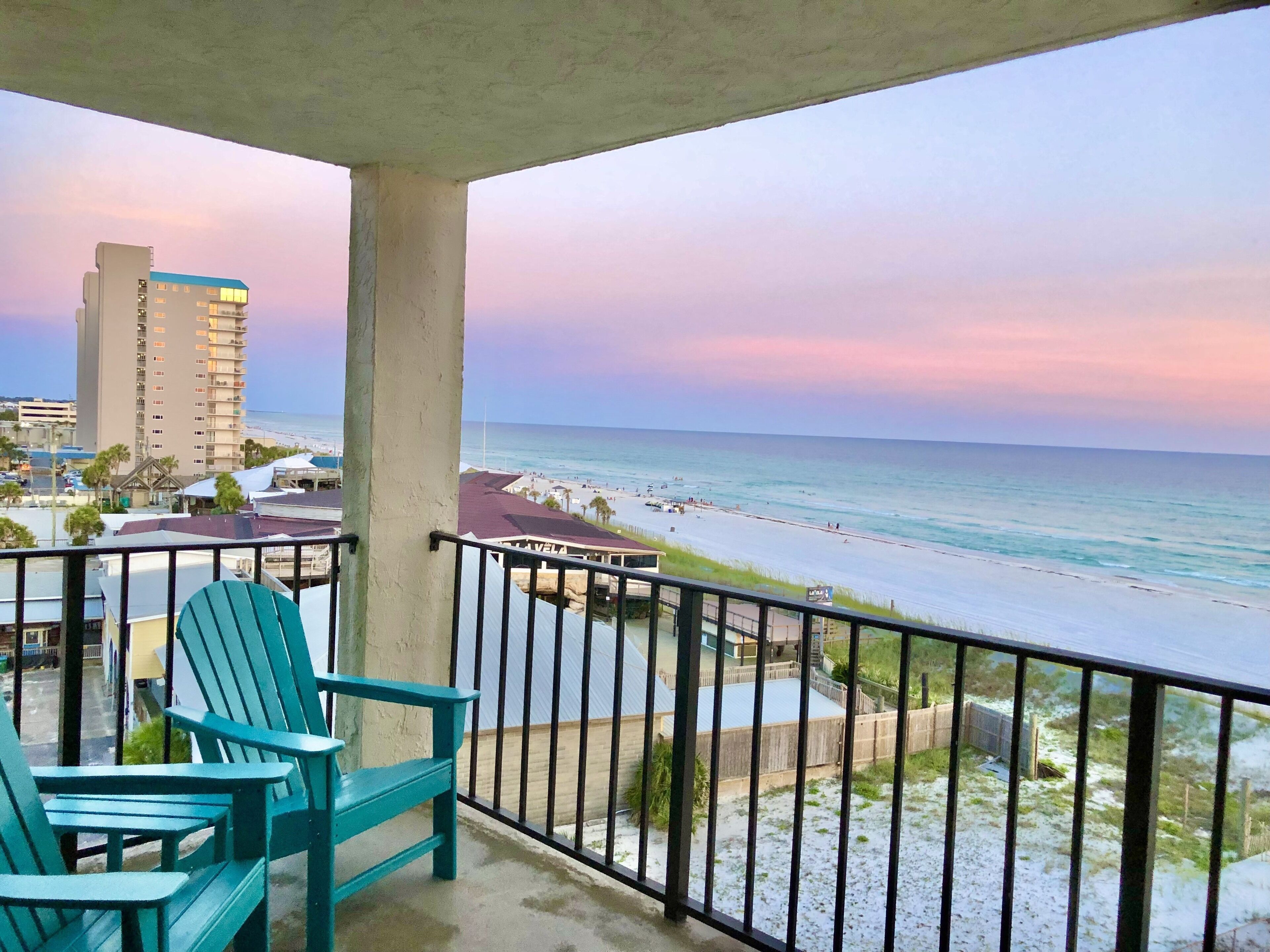 BEACHFRONT BALCONY! MONTHLY Available please ask!Great Beach Access & Views!☀️🏝🐬🧼