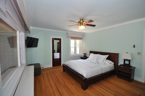 5 bedrooms, Egyptian cotton sheets, desk, iron/ironing board - Large & Private House with Hot Tub, Pool Table, WiFi near downtown Ogden (Ogden)