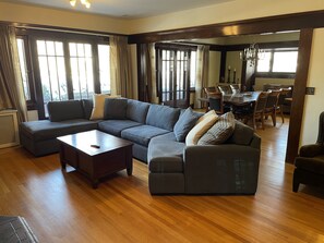 Smart TV, fireplace, Netflix, DVD player