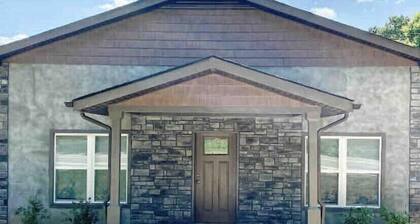 The ASHLAND 👌🏾🖤 MODERN VIBES/King Bed 🐶’s OK