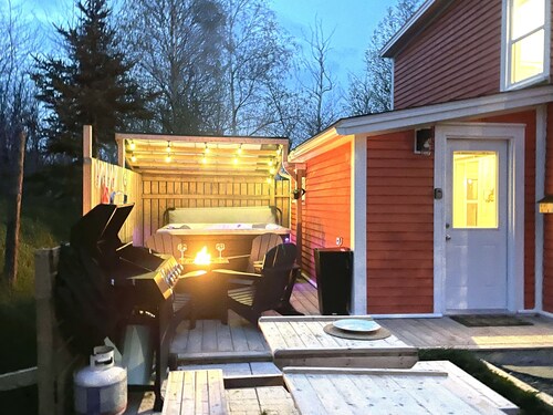  Modern Farmhouse w/hot tub