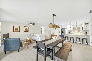 Living area - Blind Pass Condos at Bowman's Beach E104 on beautiful Sanibel Island (Sanibel)