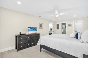 2 bedrooms, iron/ironing board, internet, bed sheets