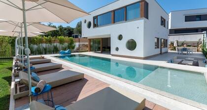 Villa near beach wih 12 meters long pool
