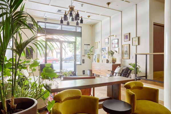 Lobby lounge