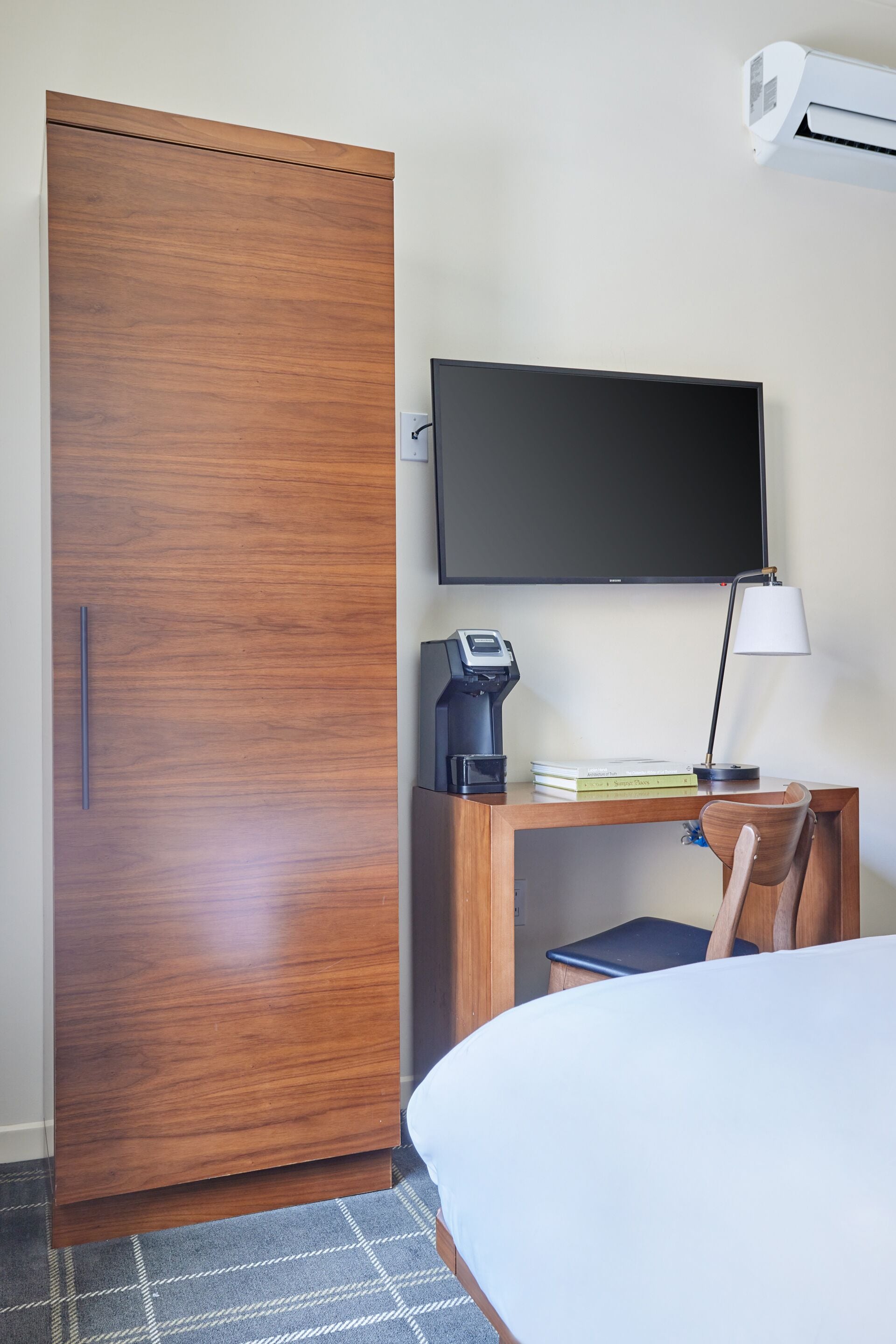 individually furnished, free wifi, bed sheets