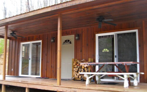 Cozy Secluded Cabin with wi-fi