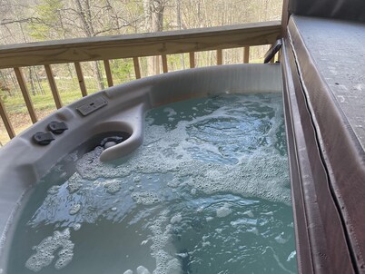 Cabin for two with an awesome view hot tub and wi-fi