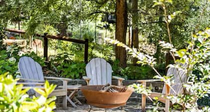 FROGWELL HOLLOW immerse into an idyllic fairytale!