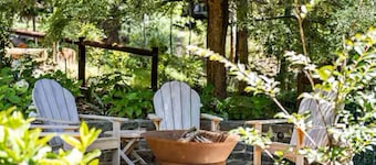 FROGWELL HOLLOW immerse into an idyllic fairytale!