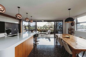 冷蔵庫、電子レンジ、オーブン、食器洗い機