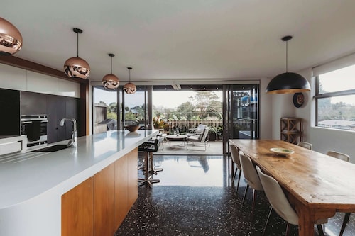 Luxurious Central City Retreat