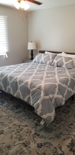 4 bedrooms, iron/ironing board, travel crib, free WiFi - Cheerful 4 bed home with large yard and patio near parksnear (Broomfield)