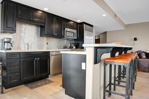 Fridge, microwave, stovetop, dishwasher