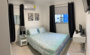 3 chambres, bureau, fer et planche à repasser, accès au Wi-Fi (inclus)