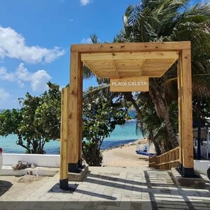 Beach nearby - Tropical paradise 3 bedrooms, 2 bath with pool (La Romana)